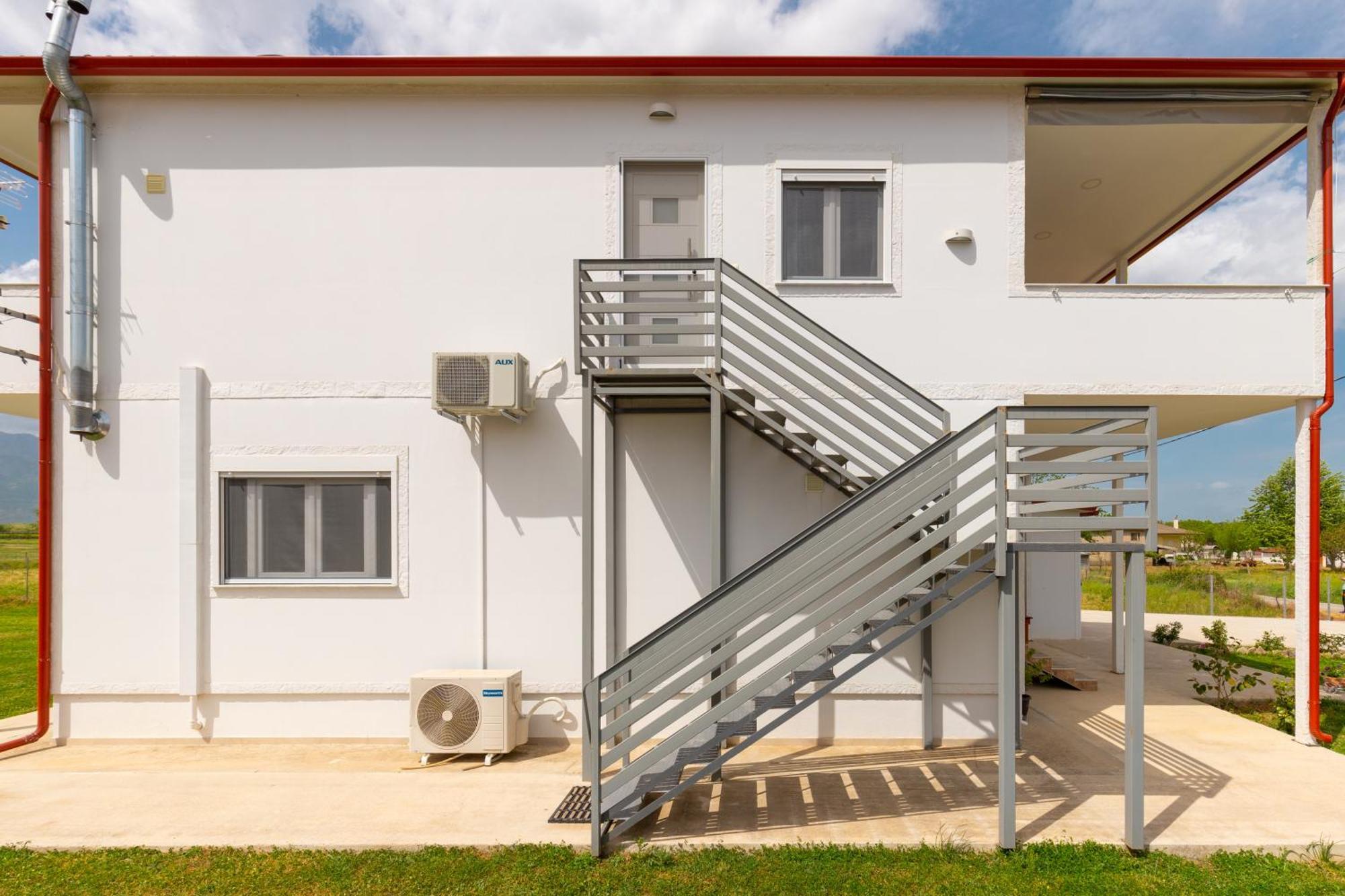 Countryside Apartments First Floor Tríkala Eksteriør billede